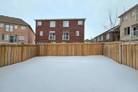 19 Living Cres, Markham, ON L6C 0T7