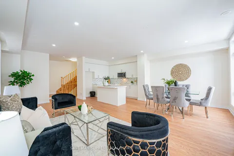 26 Dandara Gate, Vaughan, ON L4L 1V8