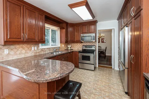 4 Alcaine Crt, Markham, ON L3T 2G7