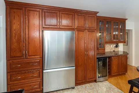 4 Alcaine Crt, Markham, ON L3T 2G7