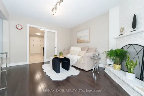 72 Croteau Cres, Vaughan, ON L4J 5S6