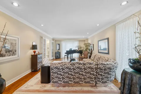 11 Glenarden Cres, Richmond Hill, ON L4B 2G3