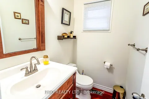 42 Lund St, Richmond Hill, ON L4C 5V7