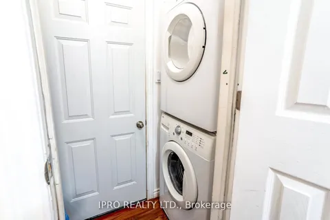 42 Lund St, Richmond Hill, ON L4C 5V7