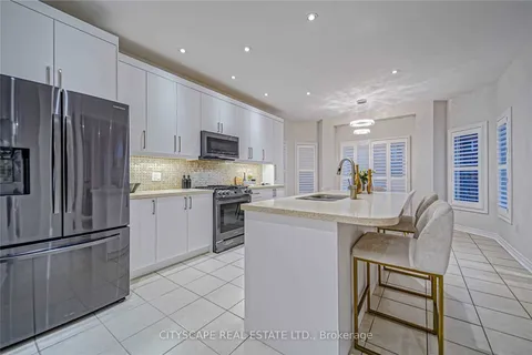 37 Silk Oak Crt, Vaughan, ON L6A 0M3