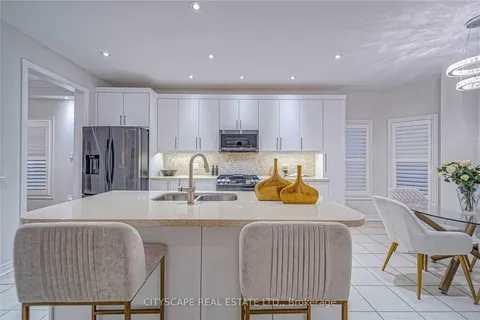 37 Silk Oak Crt, Vaughan, ON L6A 0M3