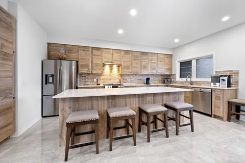 513 Simcoe Rd, Bradford West Gwillimbury, ON L3Z 3C4