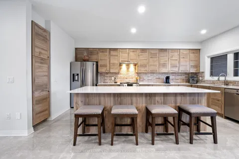 513 Simcoe Rd, Bradford West Gwillimbury, ON L3Z 3C4