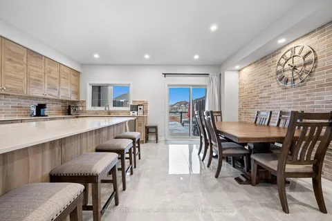 513 Simcoe Rd, Bradford West Gwillimbury, ON L3Z 3C4