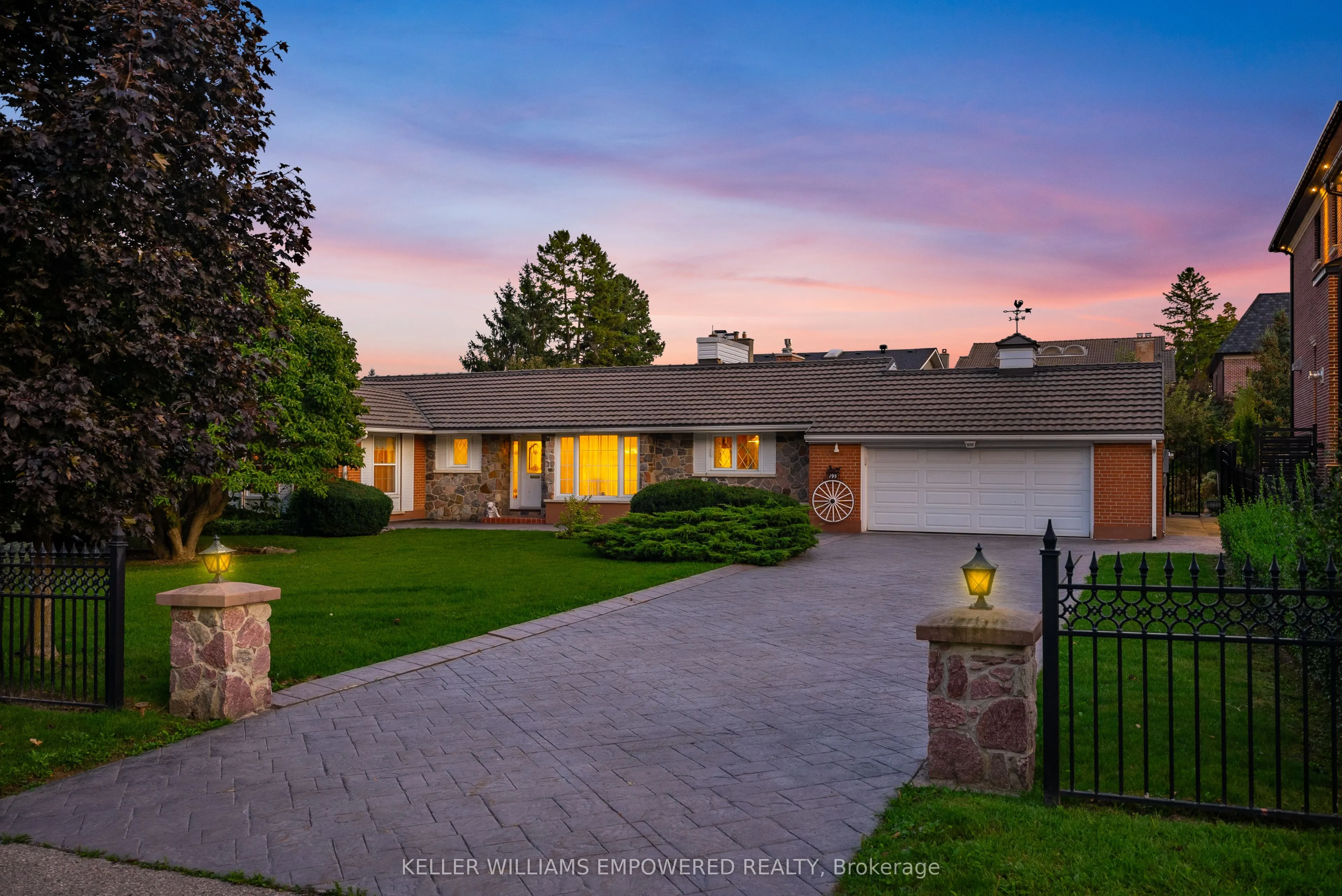 195 Arnold Avenue, Vaughan, ON L4J 1C1