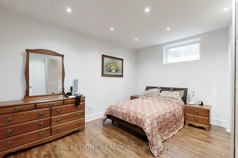 374 Elmwood Avenue, Richmond Hill, ON L4C 1M1