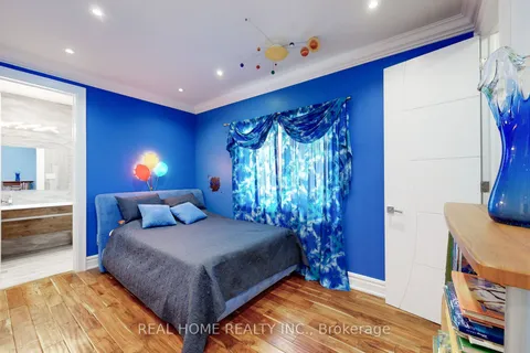 374 Elmwood Avenue, Richmond Hill, ON L4C 1M1