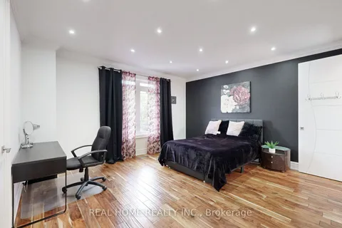 374 Elmwood Avenue, Richmond Hill, ON L4C 1M1
