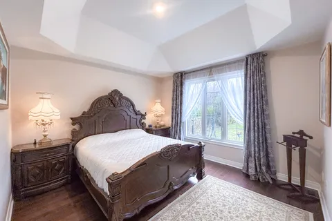 7 Wolford Court, Georgina, ON L4P 0B1