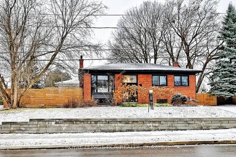 93 Queen St, Newmarket, ON L3Y 2E7