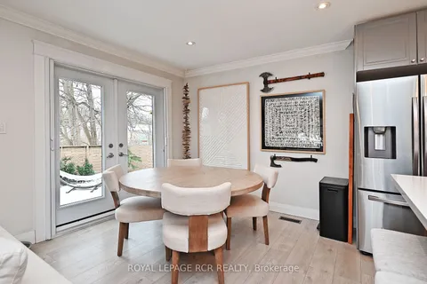 93 Queen St, Newmarket, ON L3Y 2E7