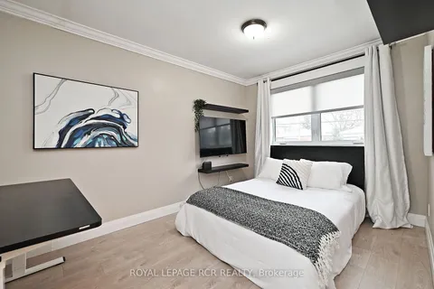 93 Queen St, Newmarket, ON L3Y 2E7