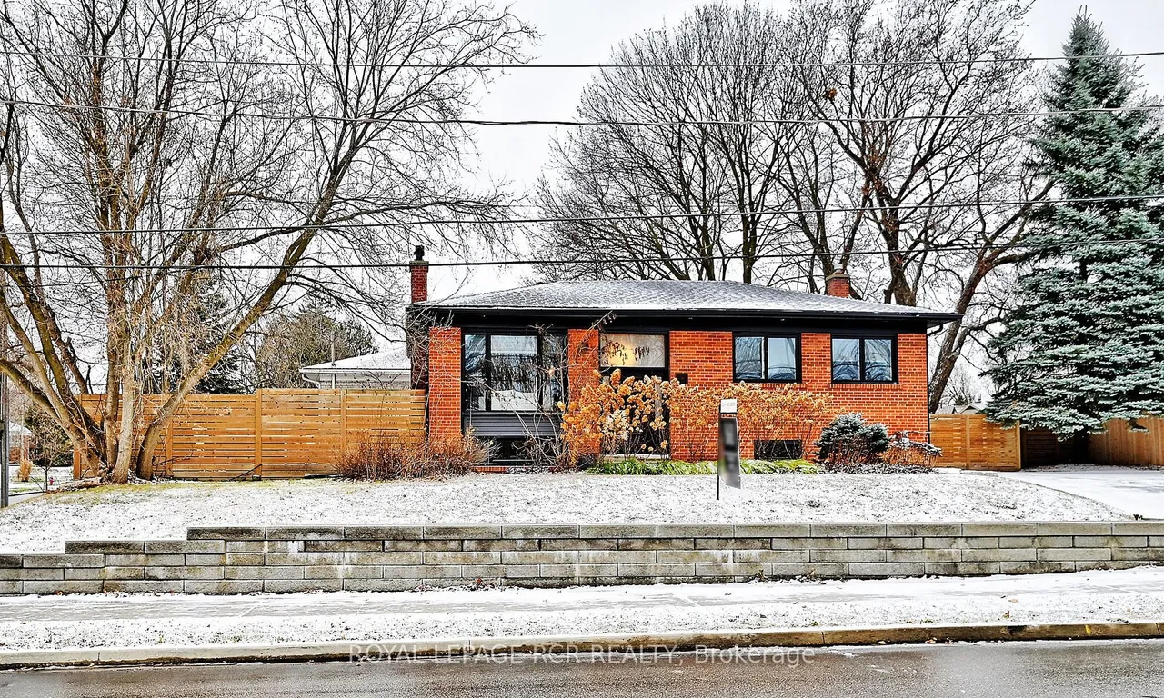93 Queen St, Newmarket, ON L3Y 2E7