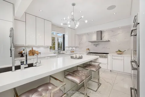 69 Glenforest Dr, Vaughan, ON L4J 6K5