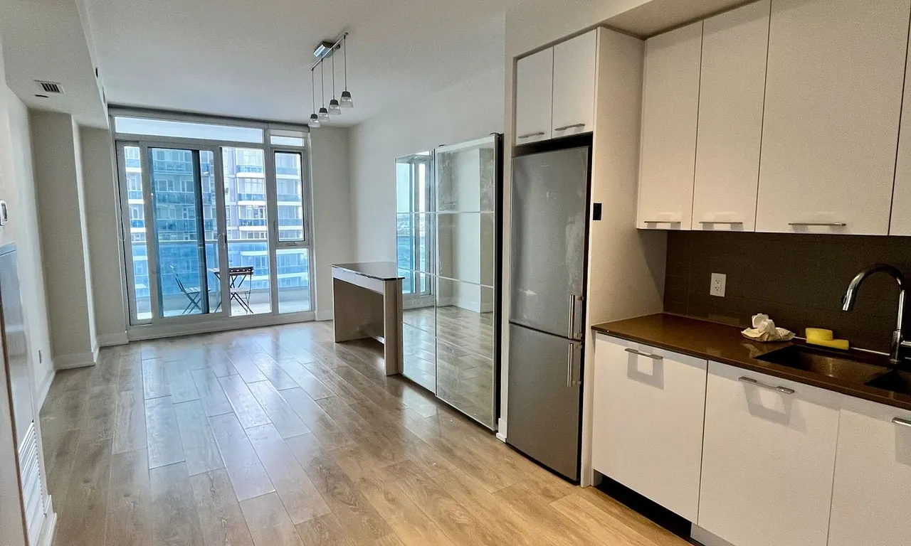 Condo Apt interior view at 9471 Yonge St Richmond Hill