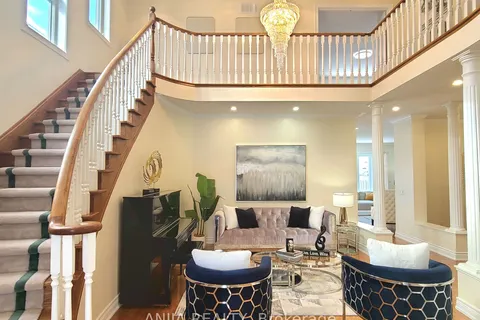 77 Walnut Grove Cres, Richmond Hill, ON L4S 1Z1