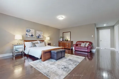 24 Manor Glen Crescent, East Gwillimbury, ON L0G 1M0