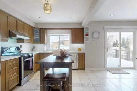 15 Peak Point Blvd, Vaughan, ON L6A 3T9