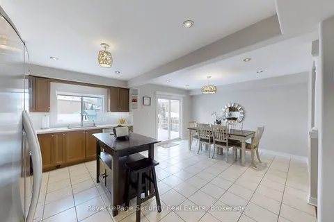 15 Peak Point Blvd, Vaughan, ON L6A 3T9