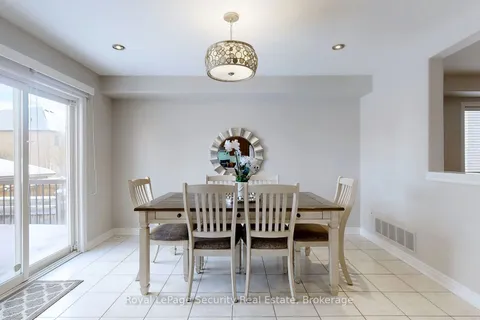 15 Peak Point Blvd, Vaughan, ON L6A 3T9