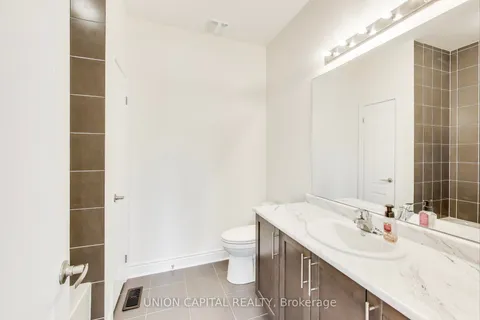 918 Ernest Cousins Circle, Newmarket, ON L3X 0B7