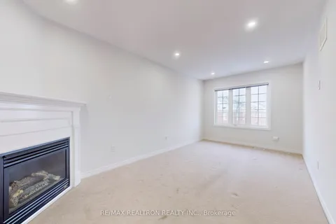 8 Townwood Drive, Richmond Hill, ON L4E 4Y3