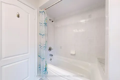 8 Townwood Drive, Richmond Hill, ON L4E 4Y3