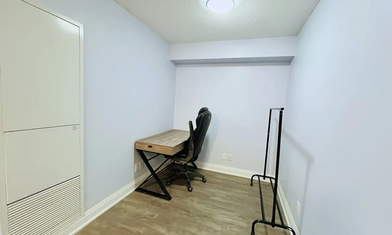 Condo Apt interior view at 18 Uptown Dr Markham