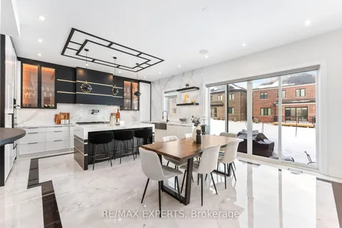 15 Seraville St, Vaughan, ON L3L 0H1