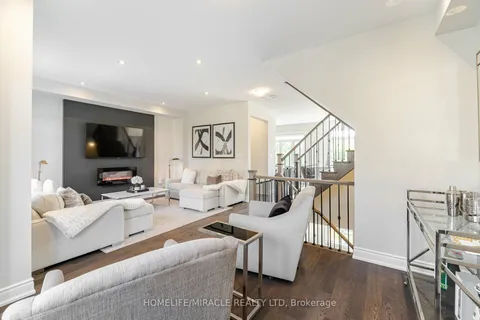 13 Ingleside St, Vaughan, ON L4L 0H9