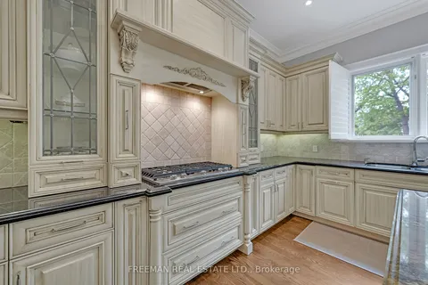 75 John St, Markham, ON L3T 1Y3