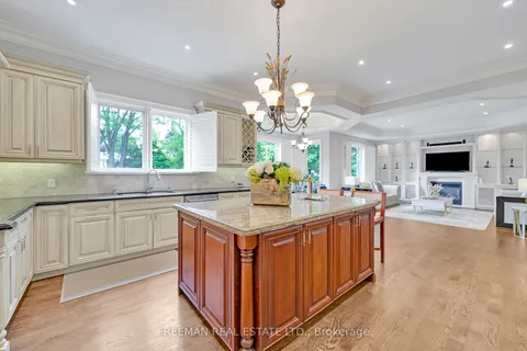 75 John St, Markham, ON L3T 1Y3