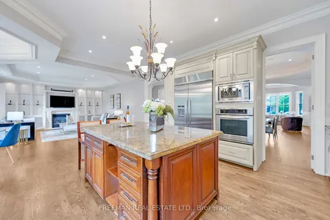 75 John St, Markham, ON L3T 1Y3