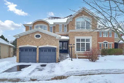 27 Gleave Court, Aurora, ON L4G 7L9