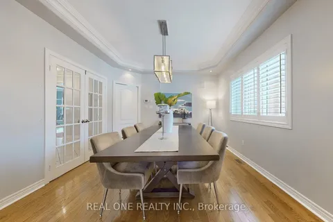 27 Gleave Court, Aurora, ON L4G 7L9