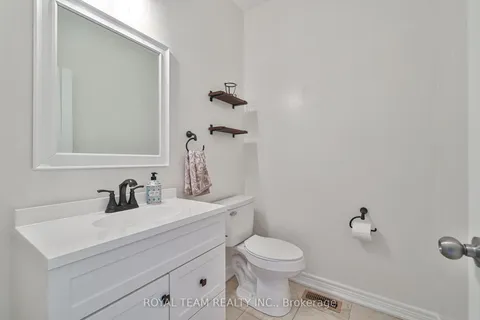 84 Wyndham Circle, Georgina, ON L0E 1R0