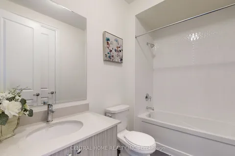 27 Upbound Court, East Gwillimbury, ON L9N 0E5
