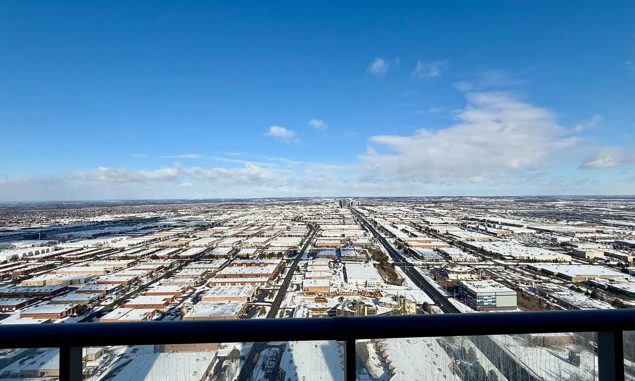 Condo Apt 1 bedroom 1 bathroom at 1000 Portage Pkwy in Vaughan - MLS# N11963429