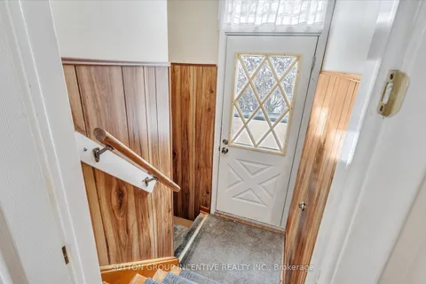 8 Webster Drive, Aurora, ON L4G 2A5