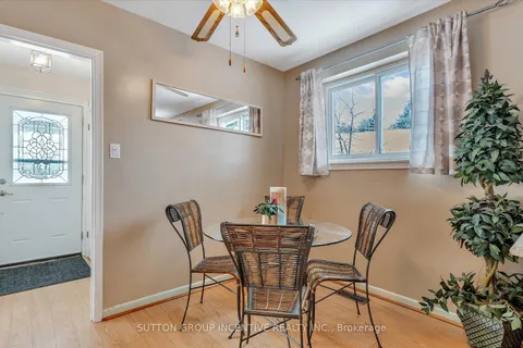 8 Webster Drive, Aurora, ON L4G 2A5