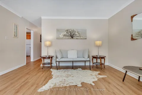 8 Webster Drive, Aurora, ON L4G 2A5