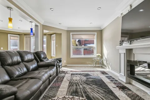 44 Norman Ross Drive, Markham, ON L3S 2Z1