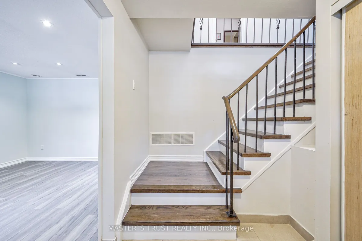 77 Highland Avenue, ON L3Y 3H9