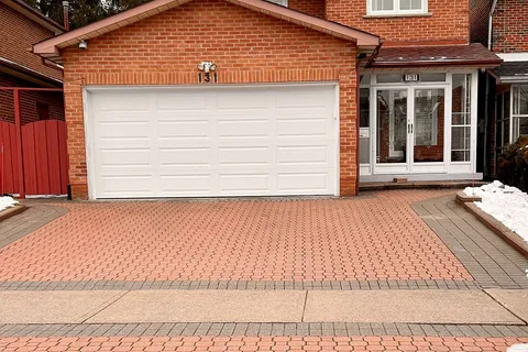 131 McCabe Cres, Vaughan, ON L4J 2S6
