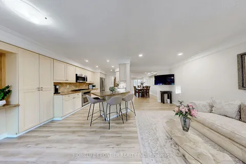 25 Karl Crt, Vaughan, ON L4J 8H7